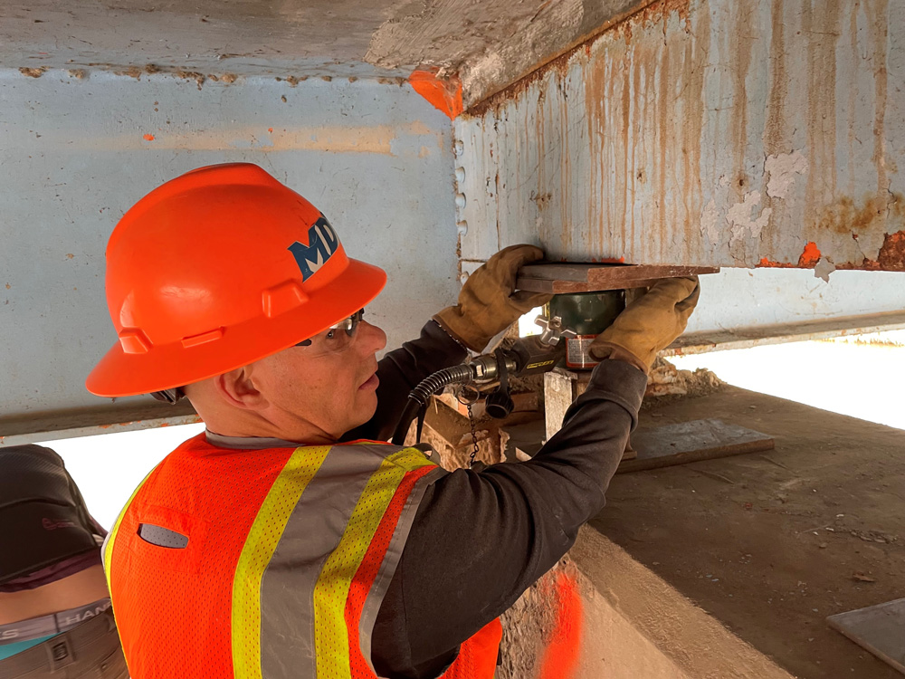 Dave Crumley setting up a bridge jack.